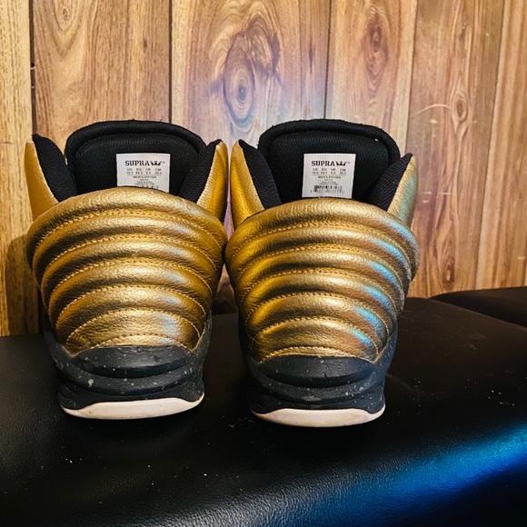 Sneaker - Picture 3 of 4